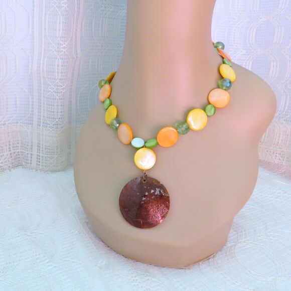 Handmade Fall Color Shell Necklace Women 21 Inches - Picture 7 of 7